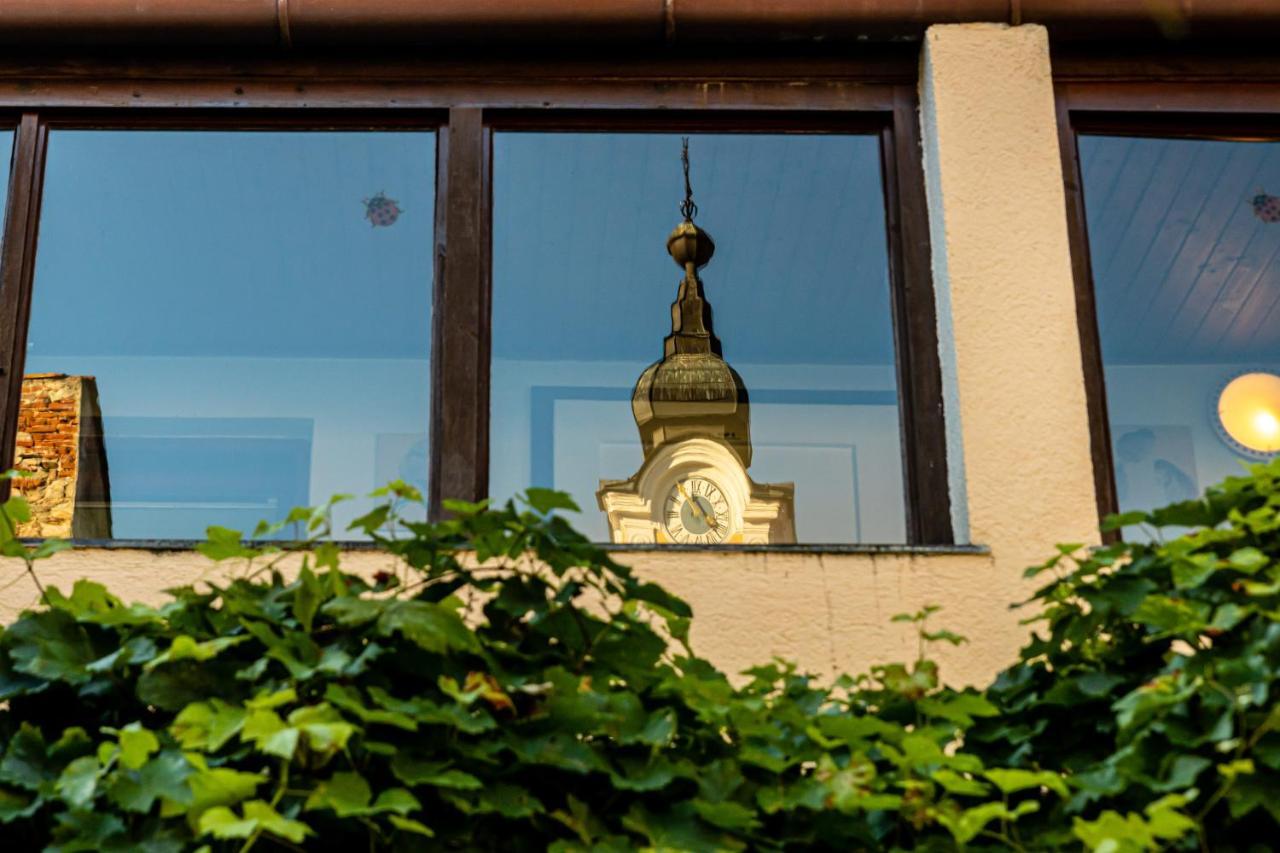 Gruener Baum Wachau - Retro Fruehstueckspension เมาแตร์น ภายนอก รูปภาพ